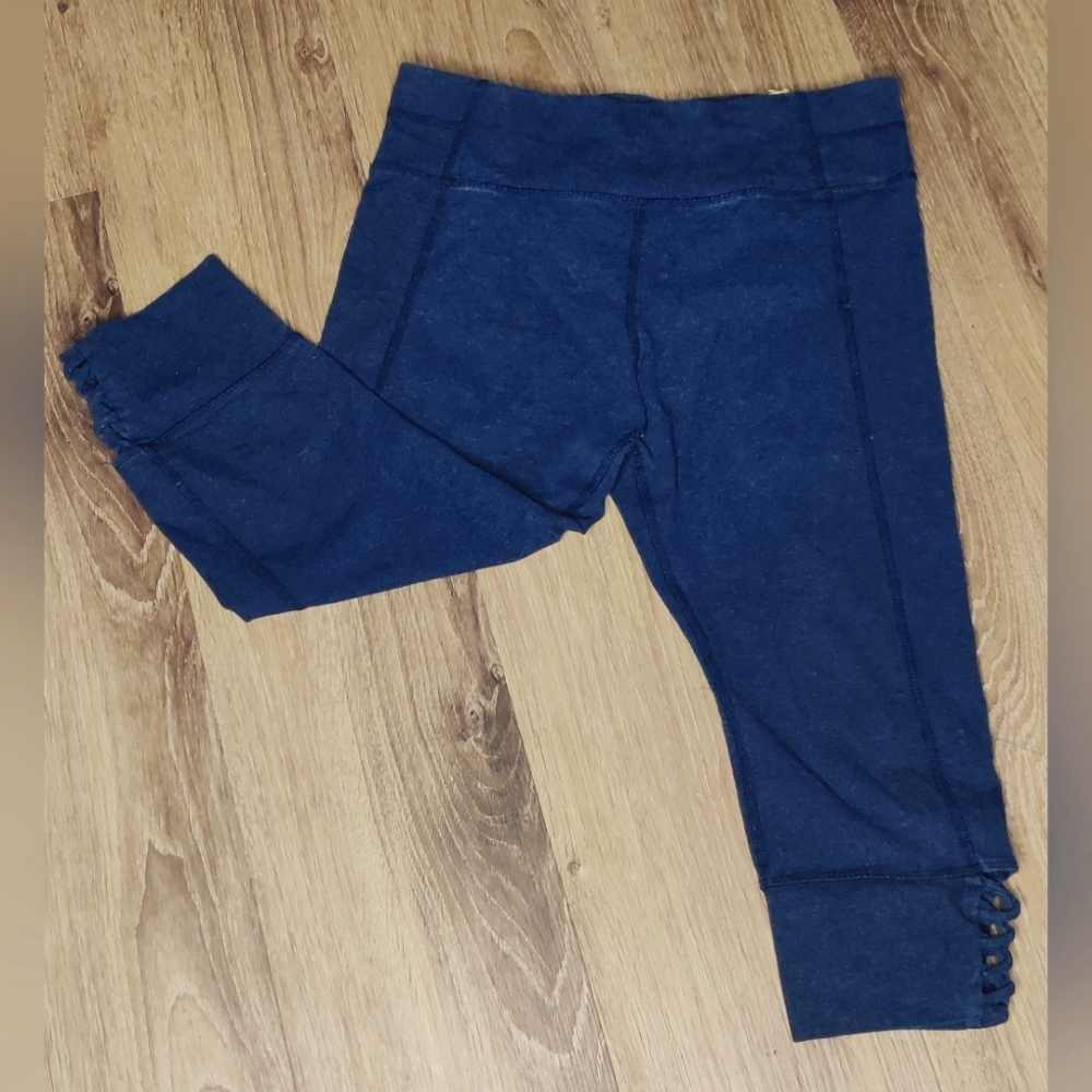 Calvin Klein capri style yoga pants